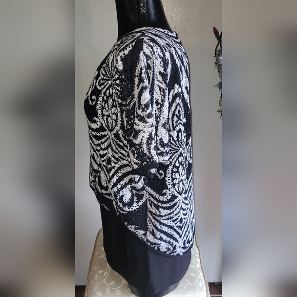 Frank Lyman Black and White Short Sleeve Lace Overlay Top L - Picture 5 of 7